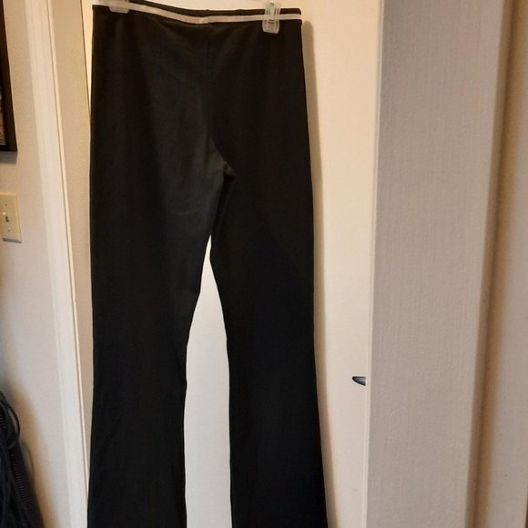 🌻 2/$30 Nike Yoga Pants - Picture 3 of 4